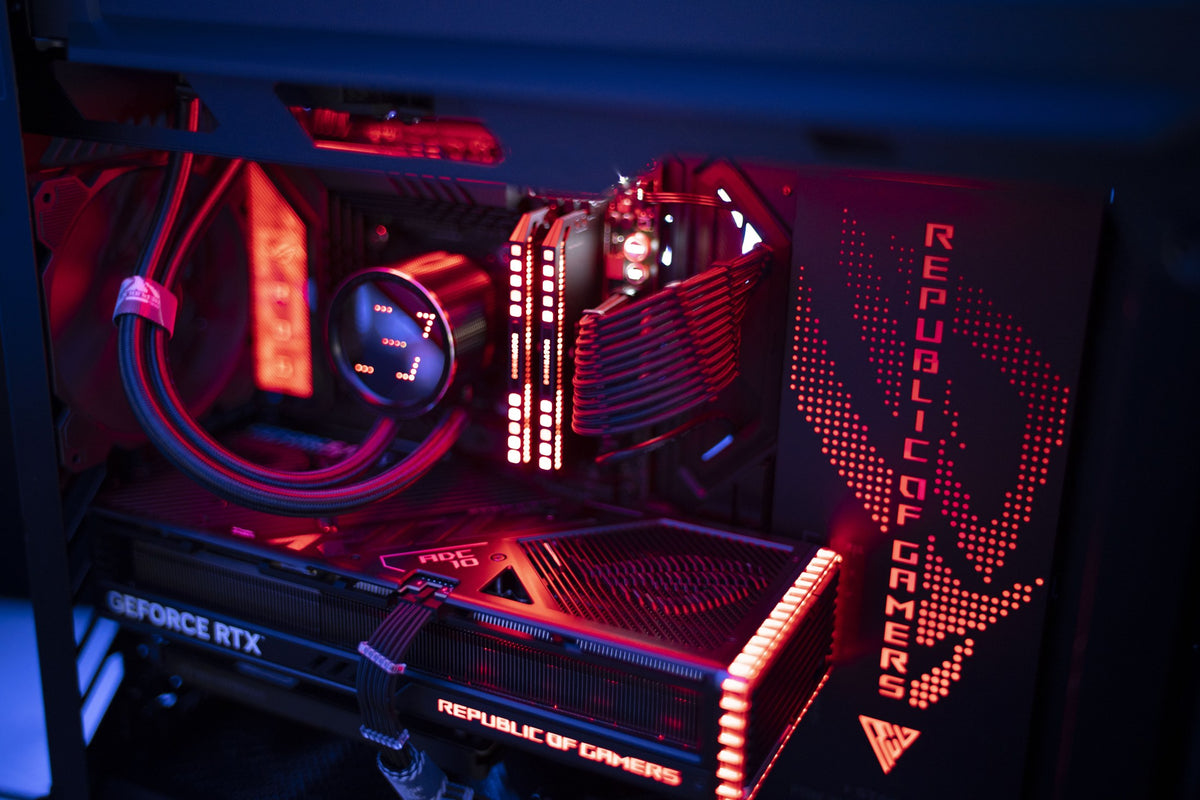 Inside the ROG gaming PC: red lighting, cooling and neatly routed cables